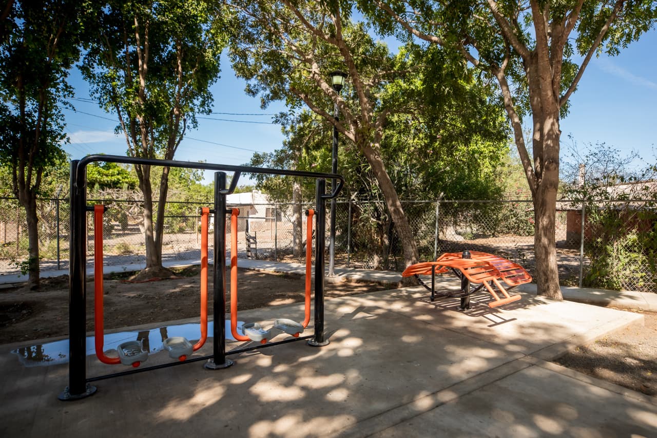 Entregan gimnasio al aire libre en Guasave, Sinaloa