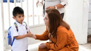 gloria himelda felix visita jardin de niños en culiacan