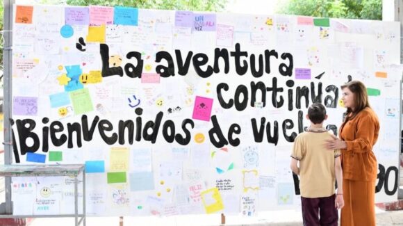 Gloria Himelda Félix da bienvenida a alumnos del Jardín de Niños Antonio Rosales, en Culiacán, tras vacaciones de Semana Santa