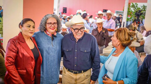 Rocha Moya entrega apoyos en equipamiento por 10 mdp al sector ganadero de Sinaloa