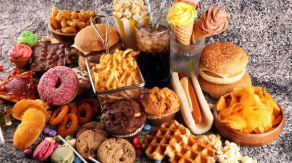 Un cuarto de alimentos procesados incumple norma por altos niveles de grasas trans: INSP