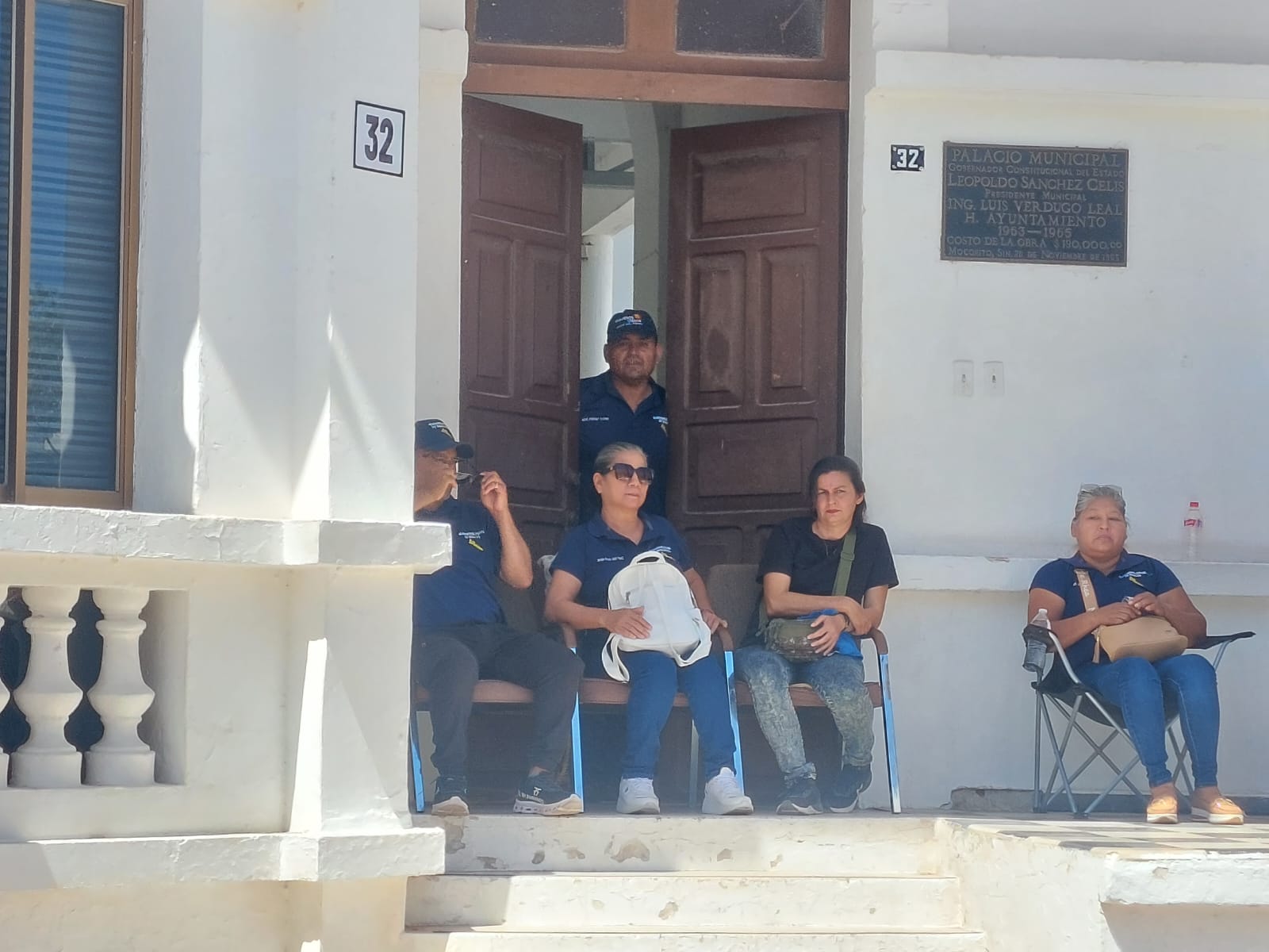 Guerreros Azules bloquean Ayuntamiento de Mocorito