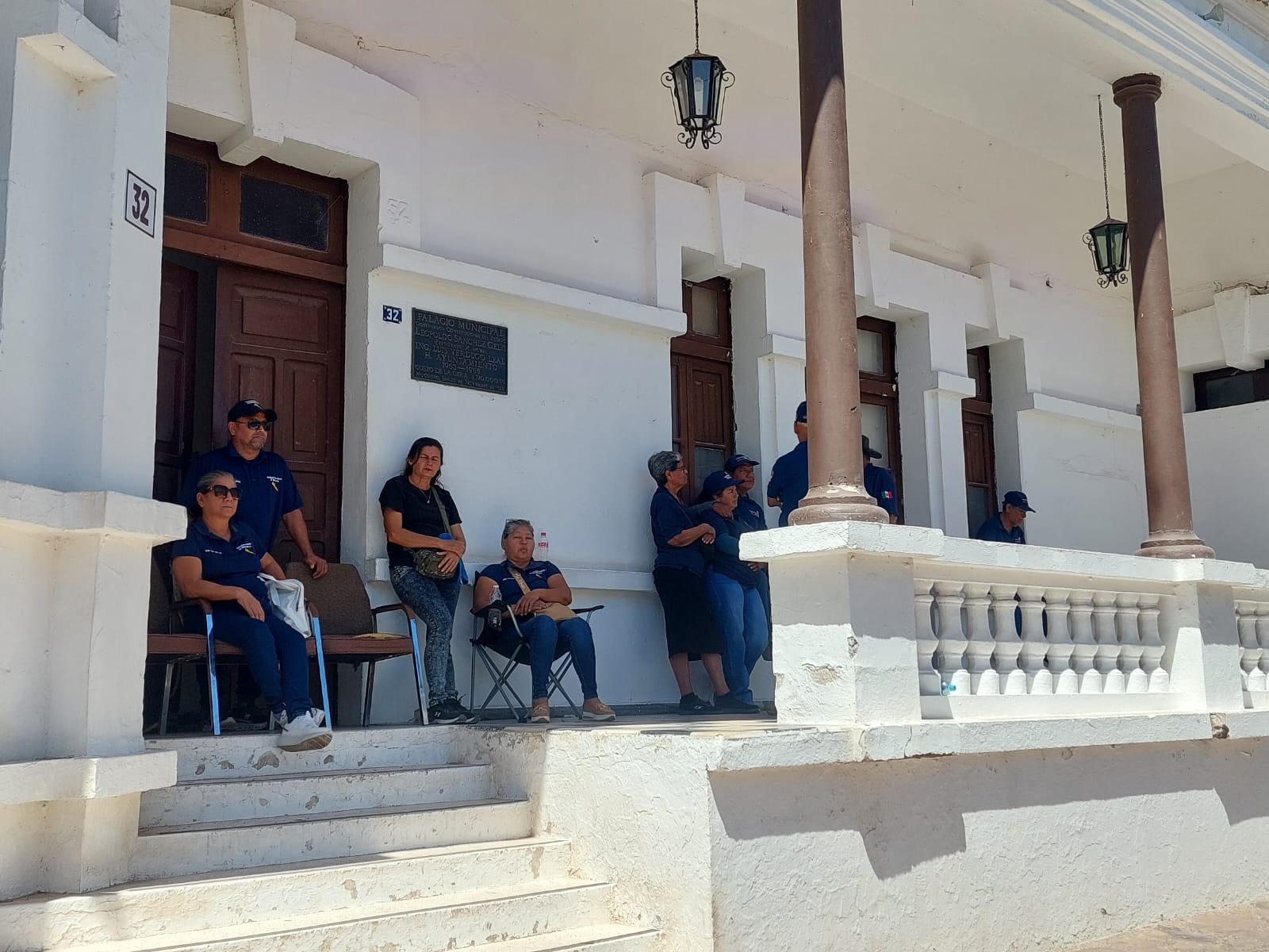 Guerreros Azules bloquean Ayuntamiento de Mocorito