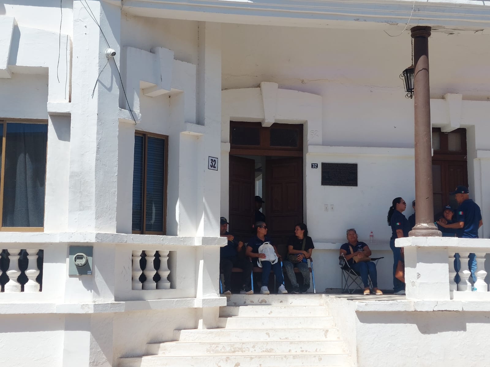 Guerreros Azules bloquean Ayuntamiento de Mocorito