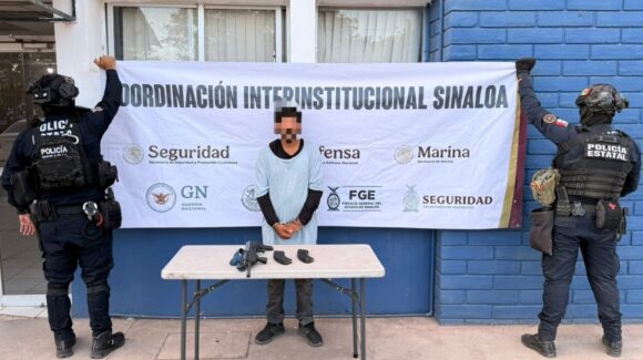 ¡Trató de esconder una mochila! Detienen a sujeto armado en Culiacán, Sinaloa