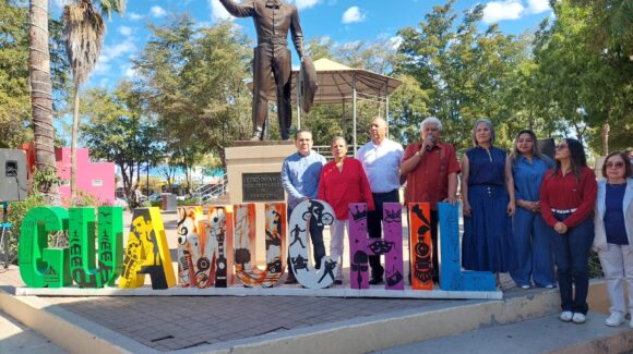 Pedro Infante vive en el corazón de Guamúchil: lo honran a 69 años con entrega de ofrendas y nuevas atracciones en su museo