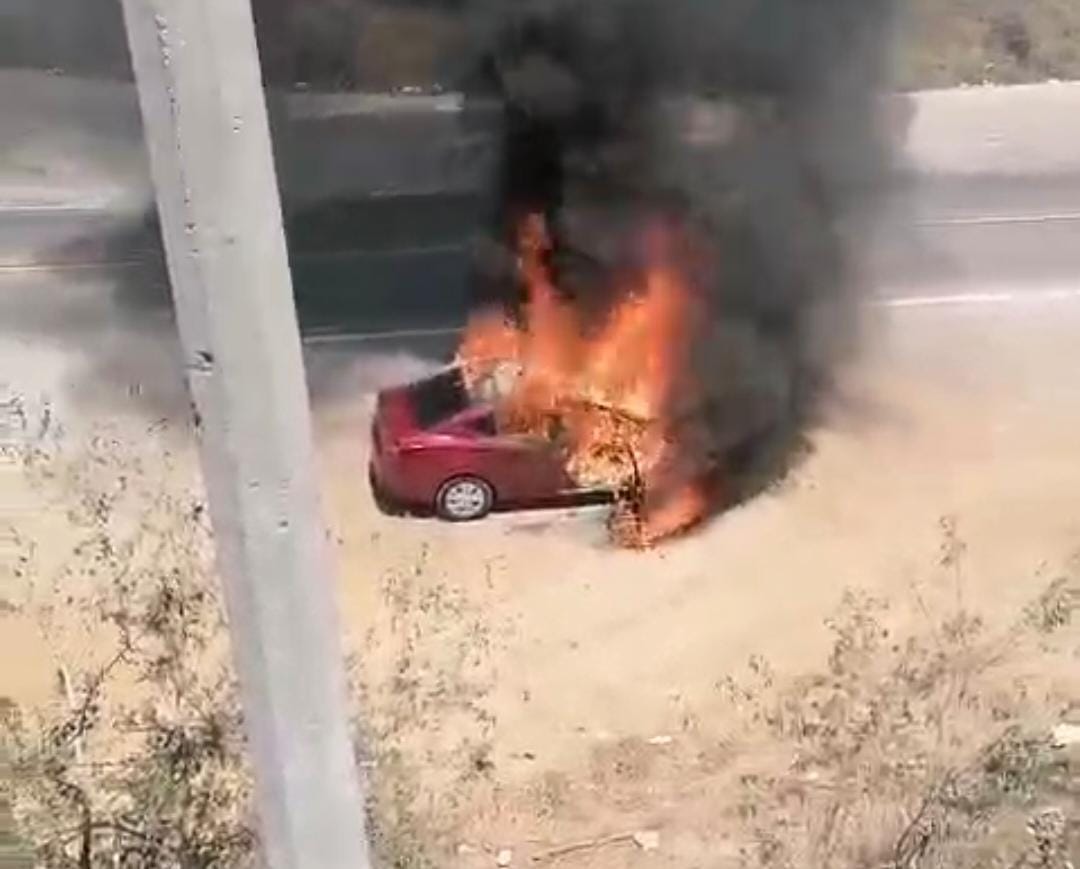 Incendio de vehículo en El Chilillo, en Mazatlán
