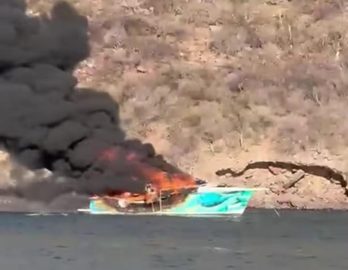 Incendio de yate en Topolobampo