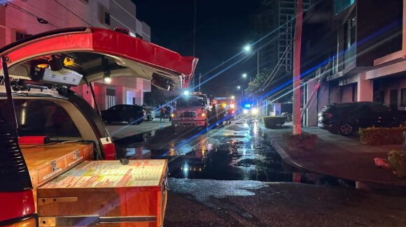 Incendio en fraccionamiento Gaviotas moviliza a cuerpos de emergencia; evacúan a 27 personas en Mazatlán
