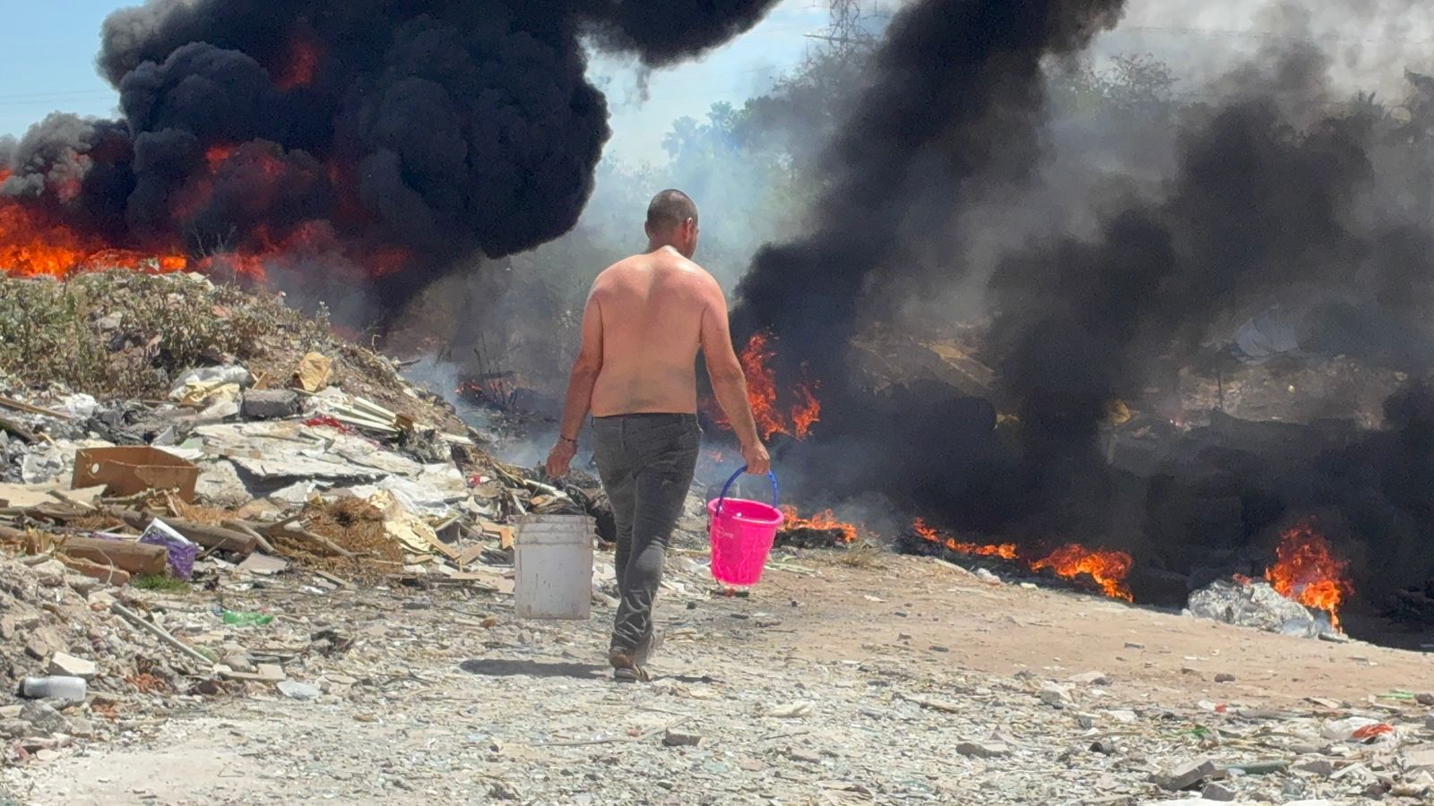 Incendio en recicladora de la colonia Ferrocarrilera de Los Mochis