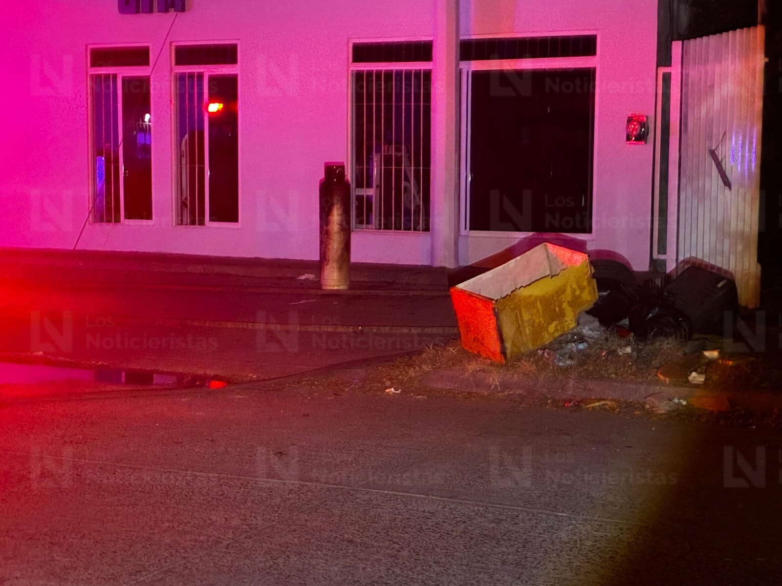 Explota tanque de gas en el Cetis 68 de Los Mochis