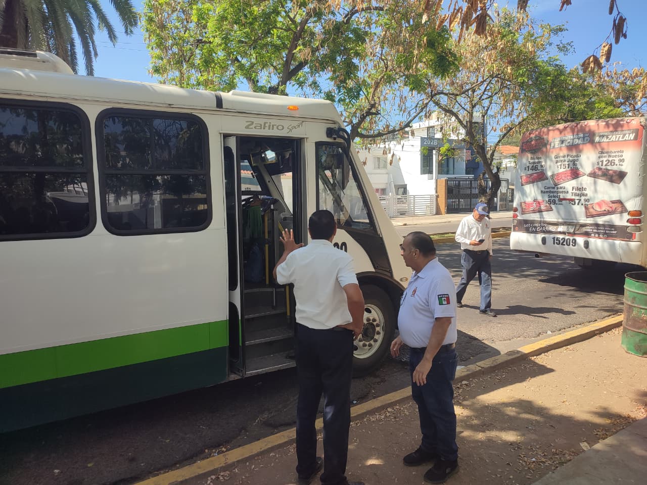 Inspección y revisión a las unidades de camiones urbanos