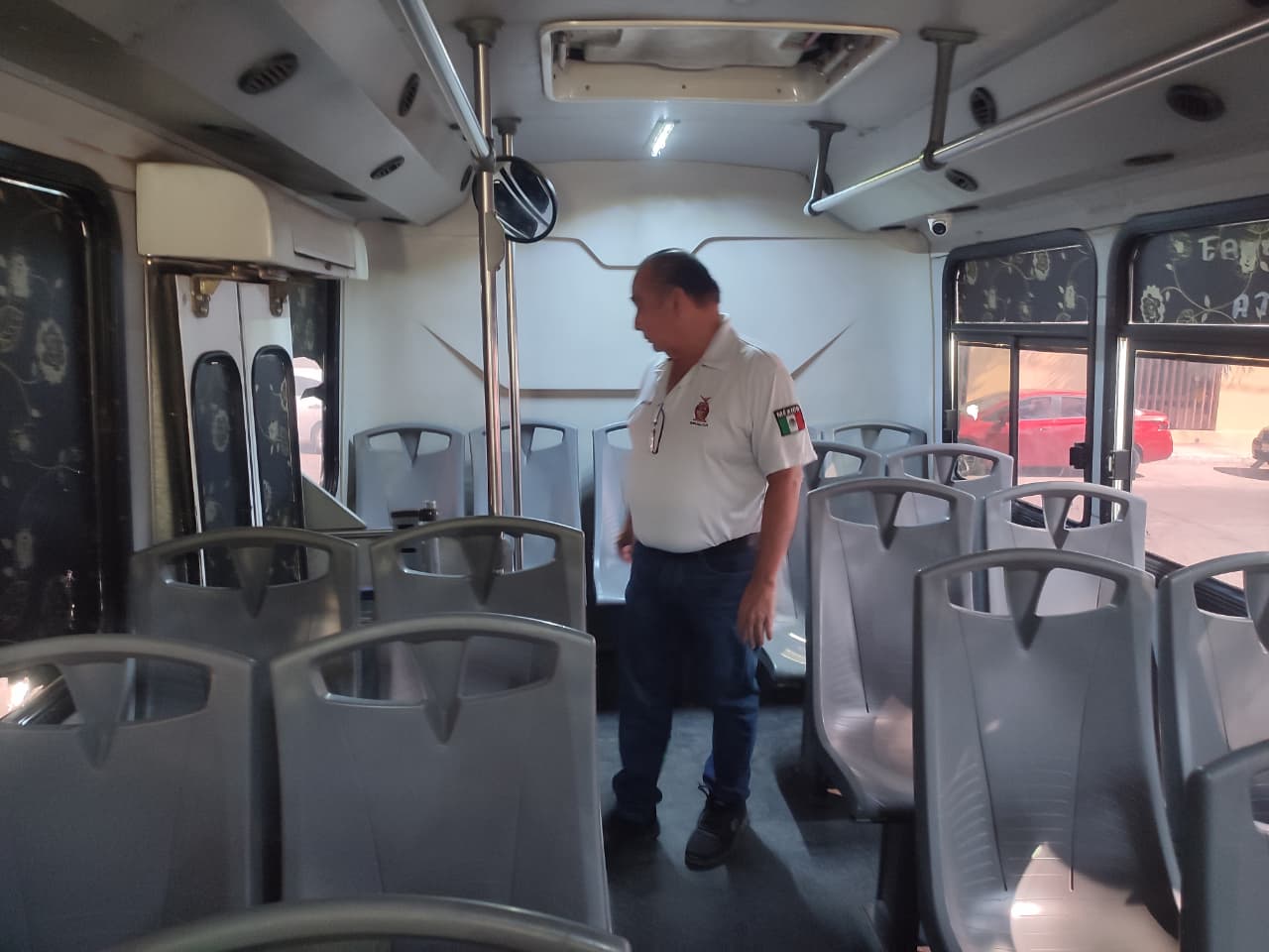 Inspección y revisión a las unidades de camiones urbanos