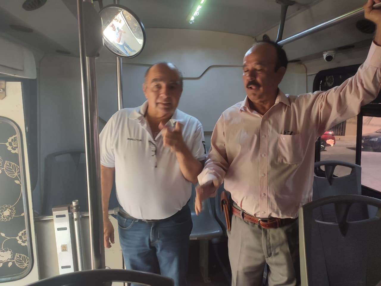 Inspección y revisión a las unidades de camiones urbanos