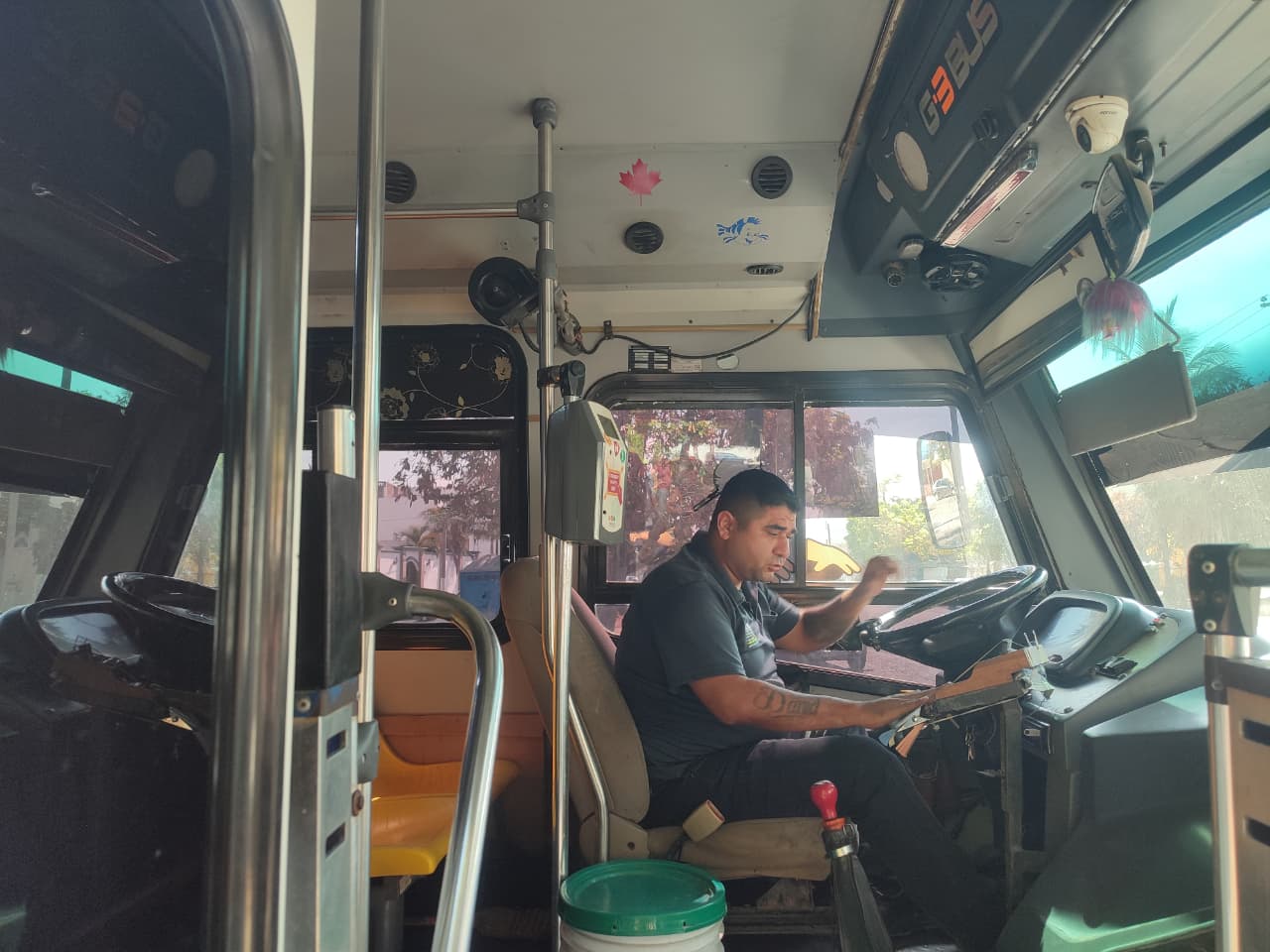 Inspección y revisión a las unidades de camiones urbanos