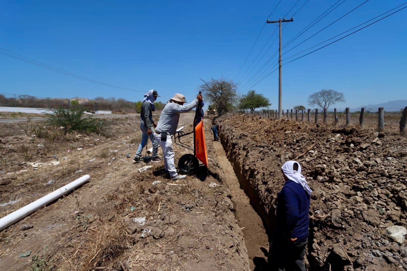 Instalación de nueva red de agua potable en El Vainillo, Mazatlán