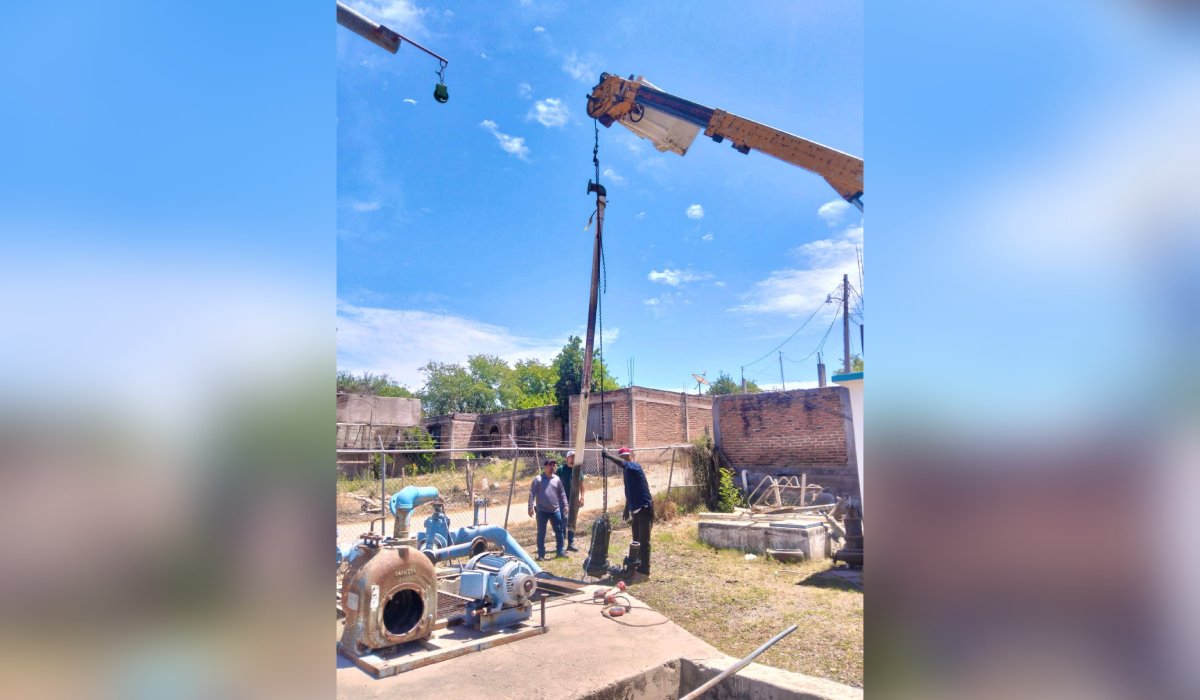 Instalan equipos de bombeo en el cárcamo La Constancia, El Fuerte