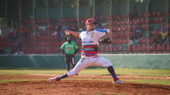 Irving López el Lanzador Vibra en la Clemente Grijalva