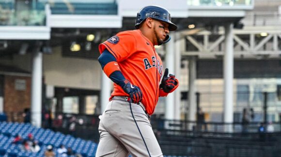 El sonorense Isaac Paredes conecta dos home runs con los Astros de Houston
