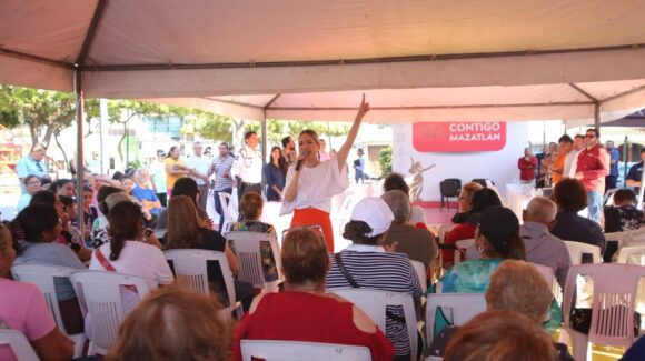 Atienden más de 80 solicitudes ciudadanas en jornada “Contigo Mazatlán” en la colonia Centro