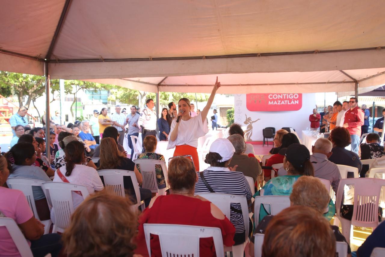 Estrella Palacios en jornada de Contigo Mazatlán