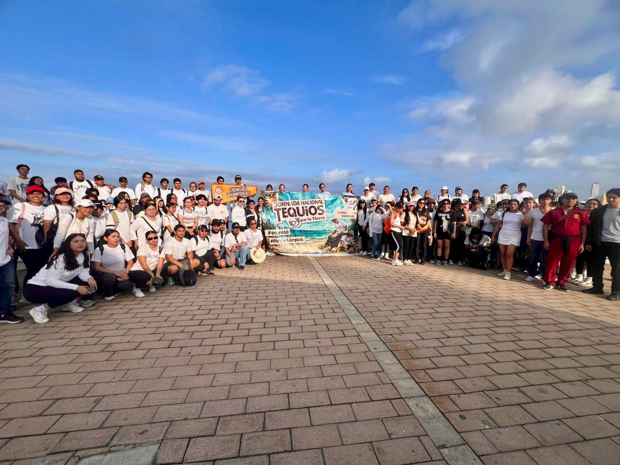 Jornada de limpieza en Playa Norte, Mazatlán