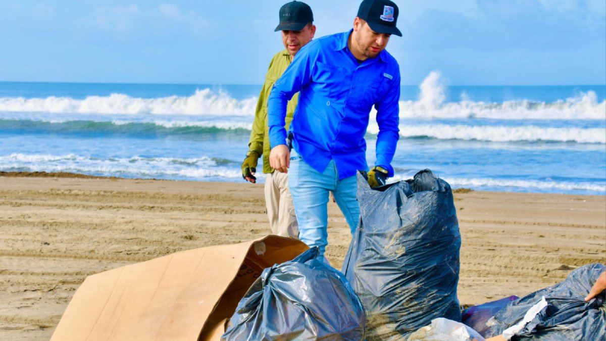 jornada de limpieza en playas de guamuchil funcionarios