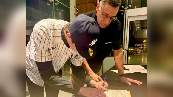 El mazatleco José Cruz es firmado por la organización de los Yankees de Nueva York