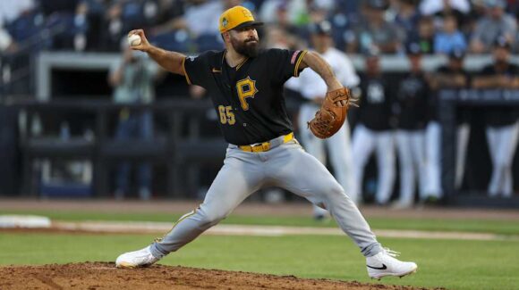 El sinaloense José Urquidy es enviado a Ligas Menores por los Piratas de Pittsburgh