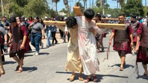 jovenes de los mochis reviven el viacrucis