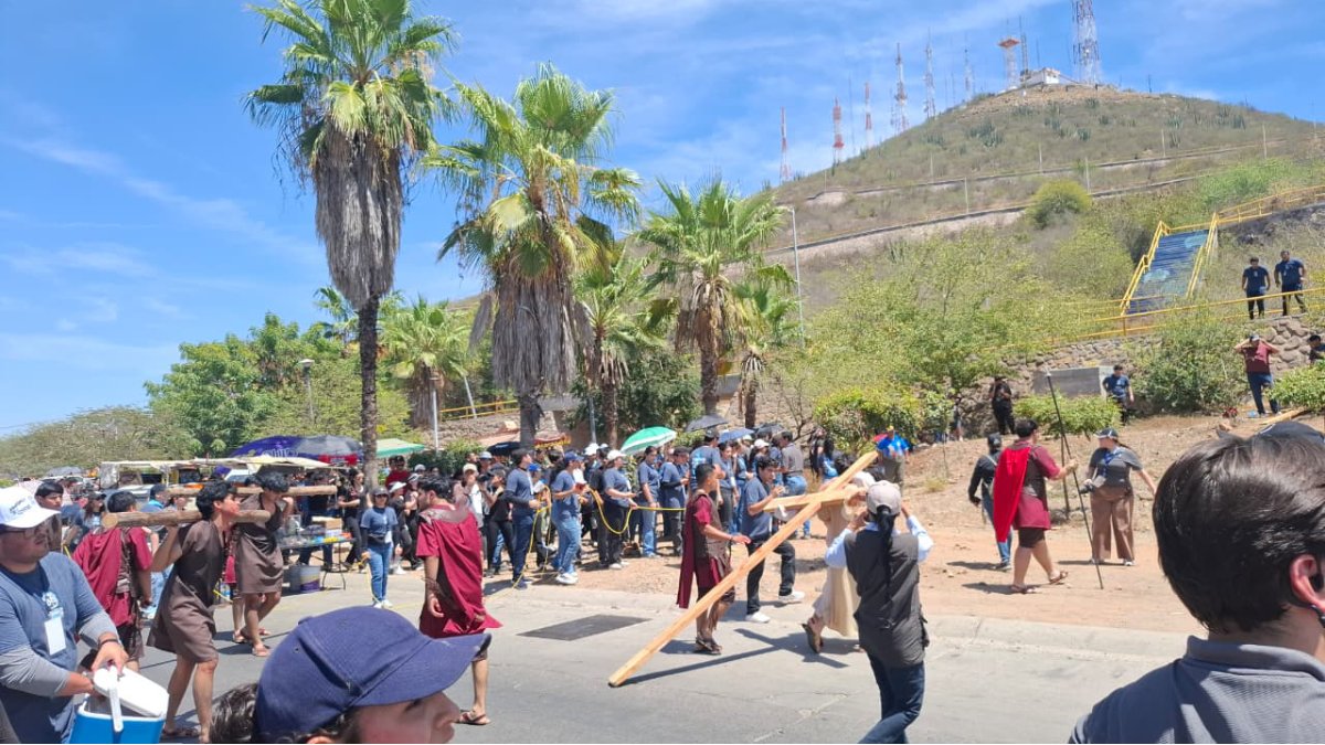 jovenes de los mochis reviven el viacrucis lugares