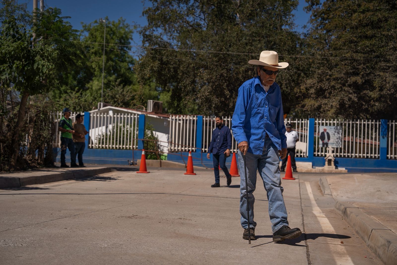 Gámez Mendívil inaugura las primeras calles pavimentadas de La Guamuchilera en Las Tapias, Culiacán