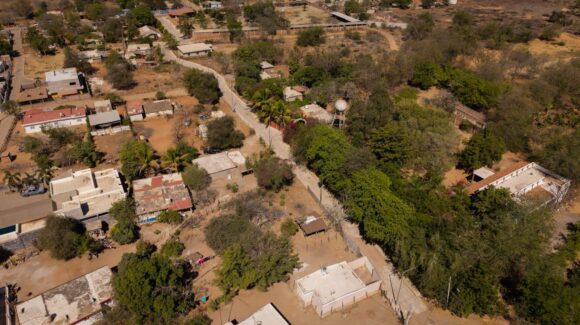 Gámez Mendívil inaugura las primeras calles pavimentadas de La Guamuchilera en Las Tapias, Culiacán
