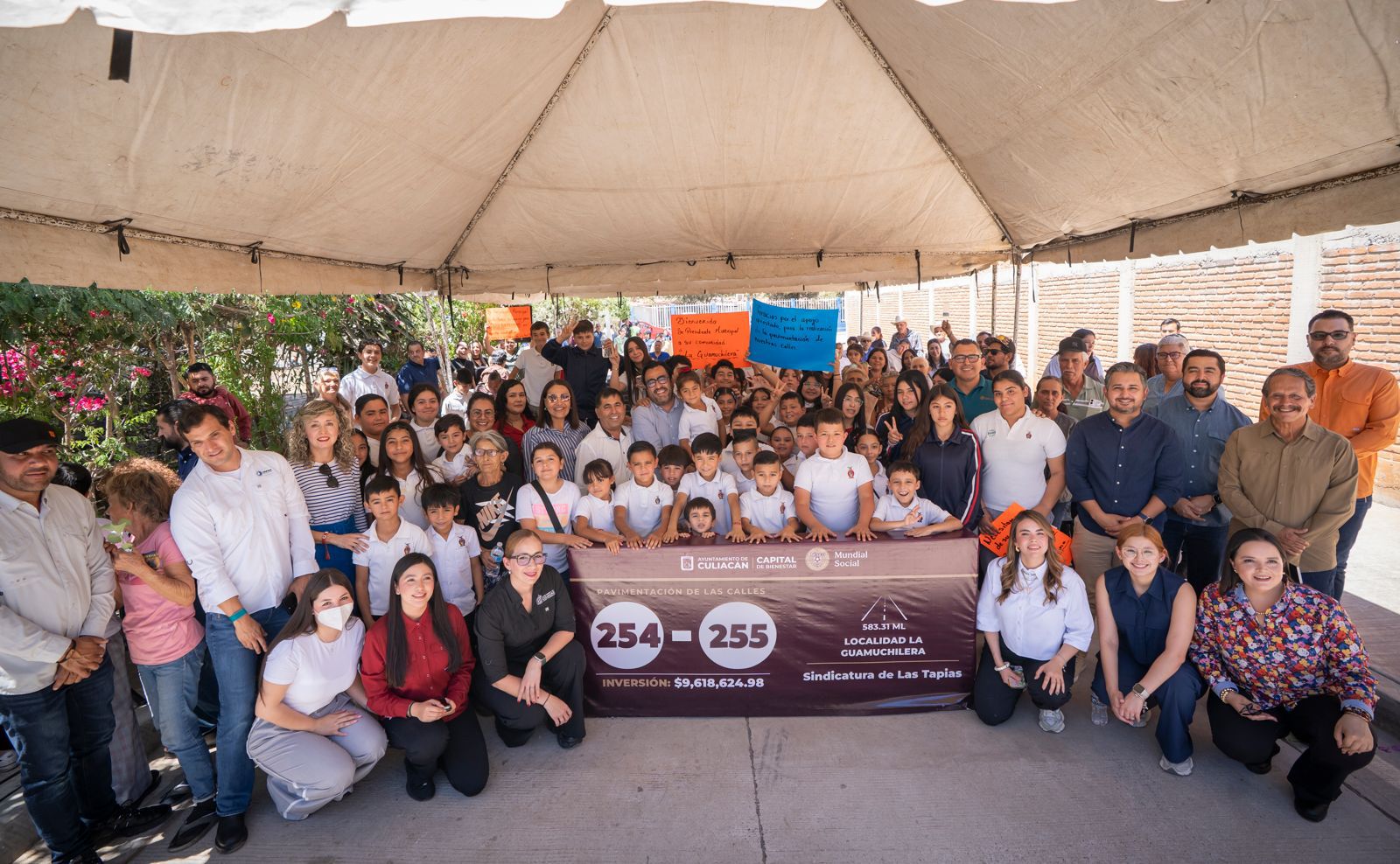 Gámez Mendívil inaugura las primeras calles pavimentadas de La Guamuchilera en Las Tapias, Culiacán