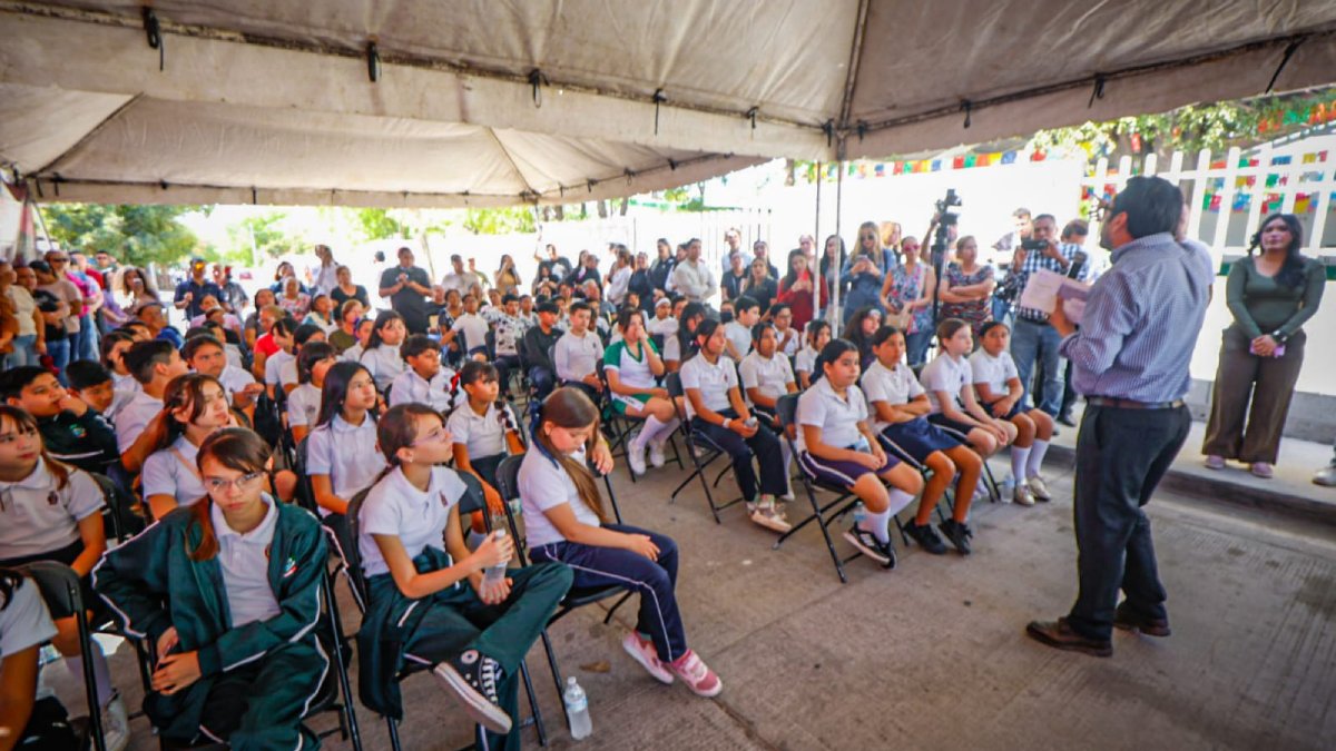 juan de dios gamez mendivil entrega pavimentacion en culiacan alumnos