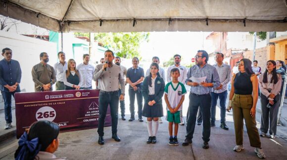 Tras más de 30 años de espera, Gámez Mendívil pavimenta calle de acceso a la escuela Niños Héroes en colonia CNOP, al sur de Culiacán
