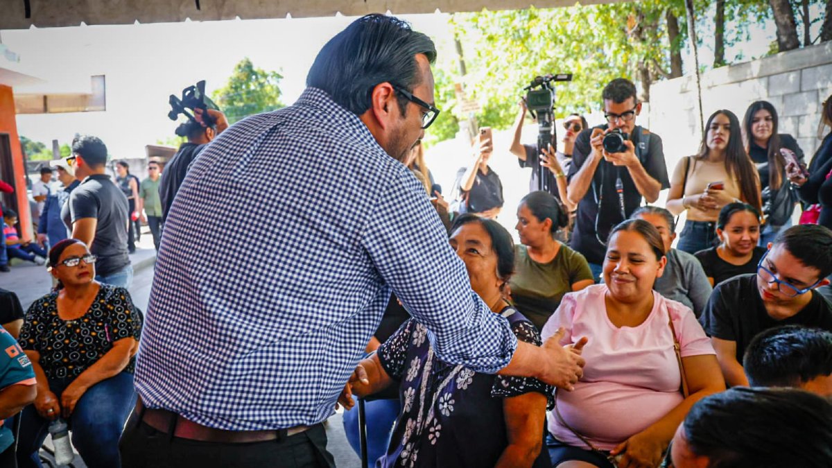juan de dios gamez mendivil entrega pavimentacion en culiacan saludo