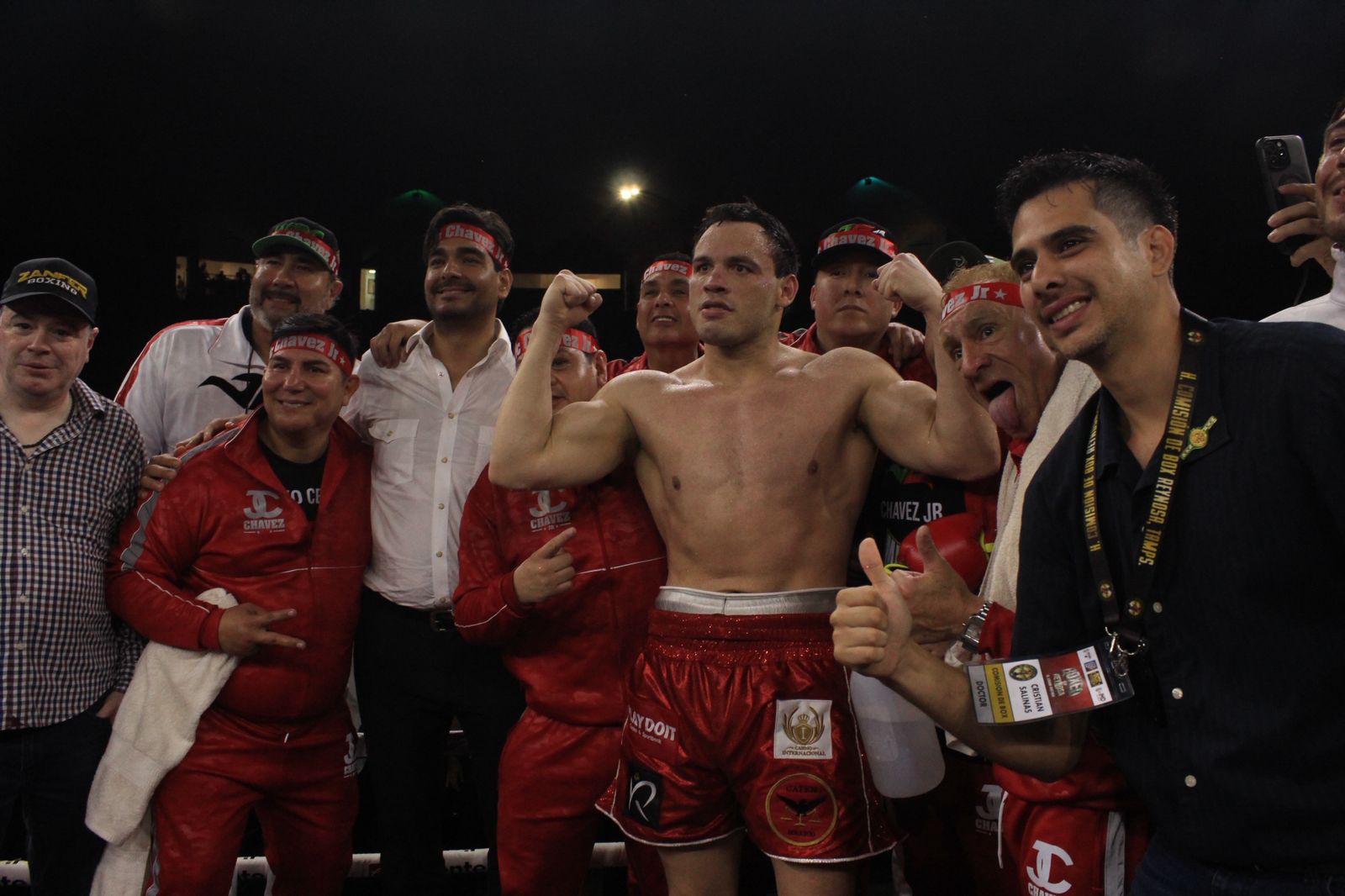 Julio César Chávez Jr derrota por KO a Jhon Caicedo en Reynosa