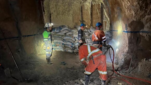 Avanza búsqueda del último trabajador atrapado en mina Santa Fe, El Rosario; esperan resultados clave tras análisis y entrevistas