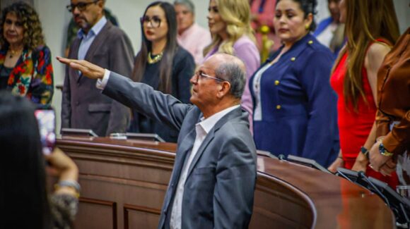 “Por motivos de salud”; Congreso concede licencia a diputado Bernardino Antelo, toman protesta a su suplente Lauro Gallardo