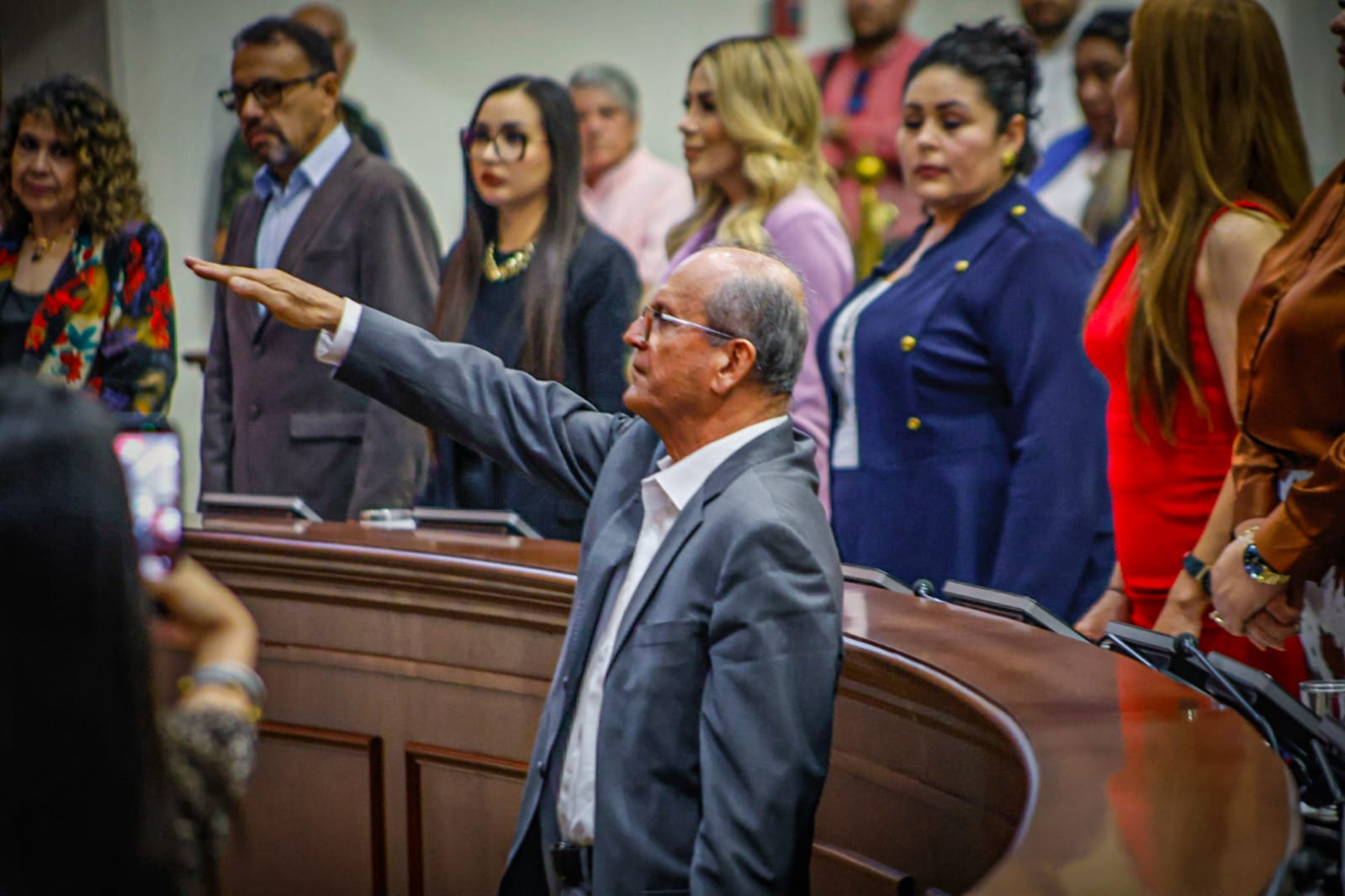 Lauro Gallardo, toma protesta como suplente de Bernardino Antelo