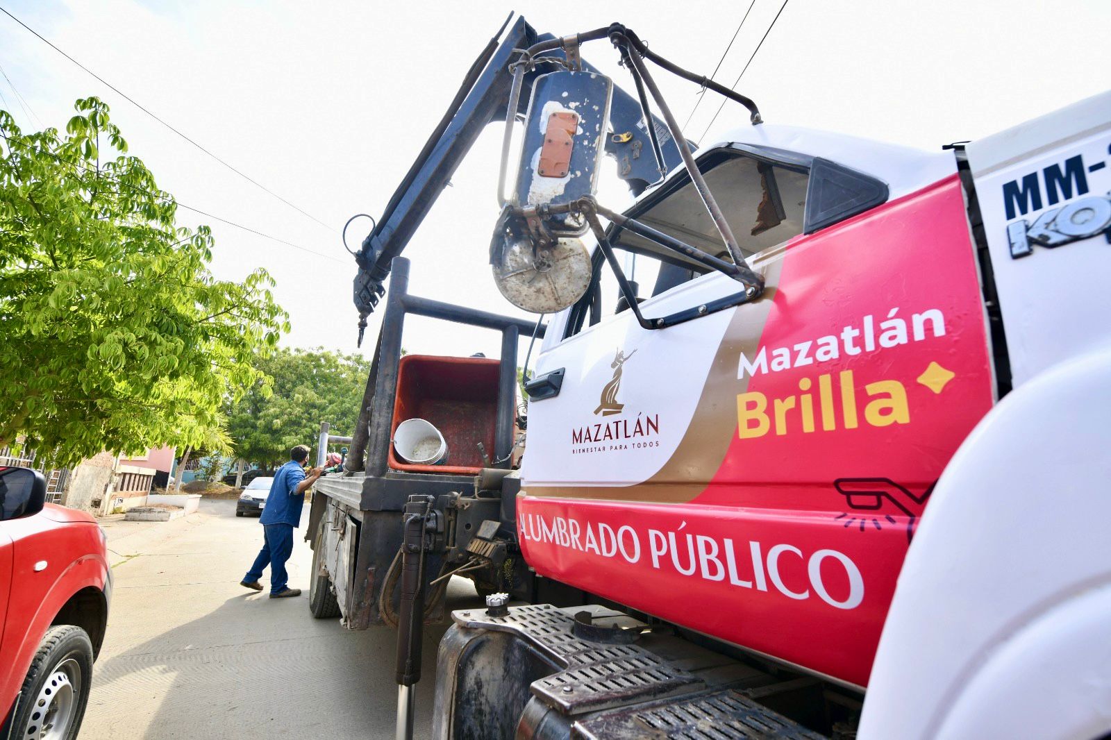 Limpieza y mantenimiento de áreas verdes en Mazatlán