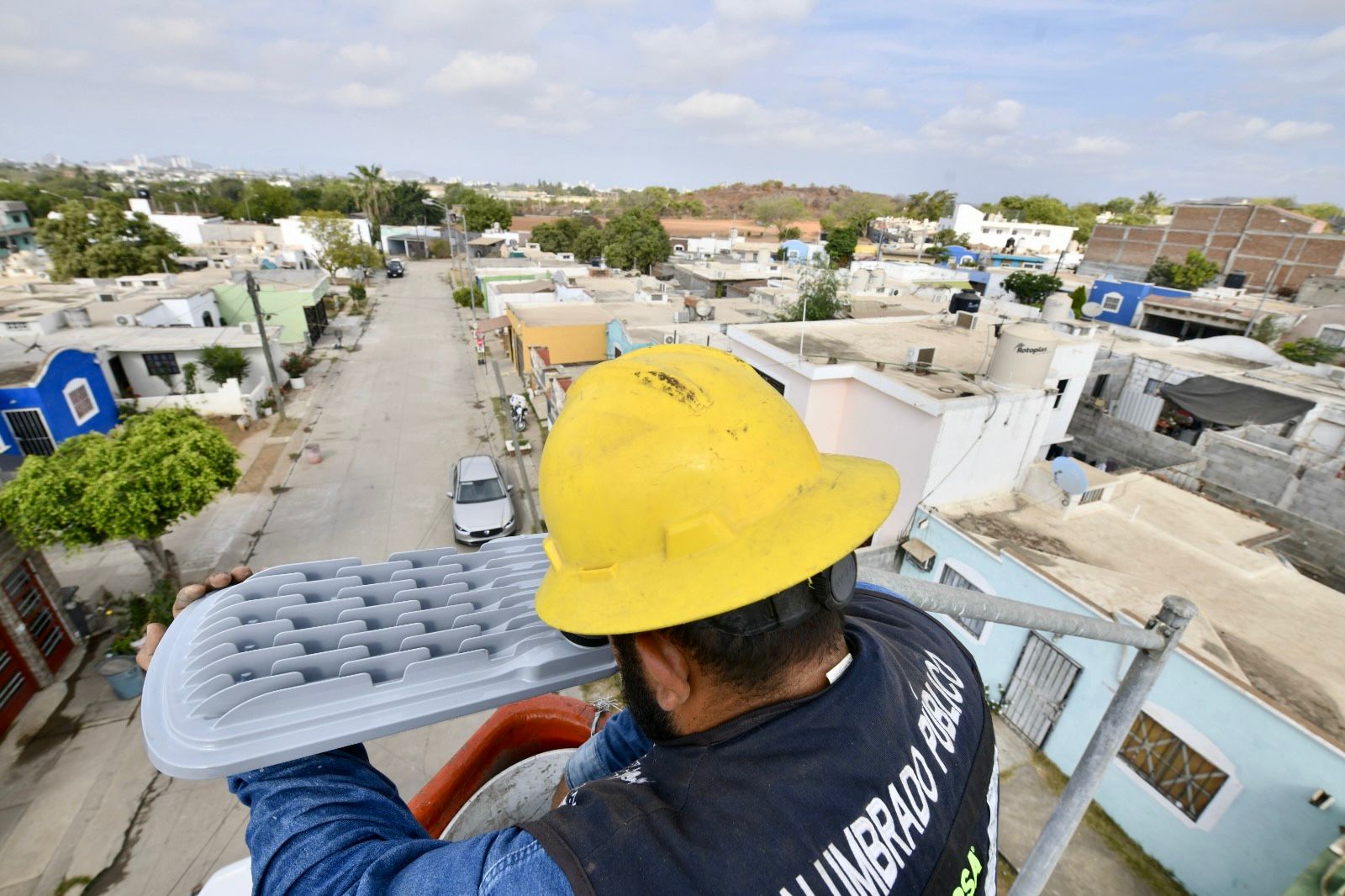 Limpieza y mantenimiento de áreas verdes en Mazatlán