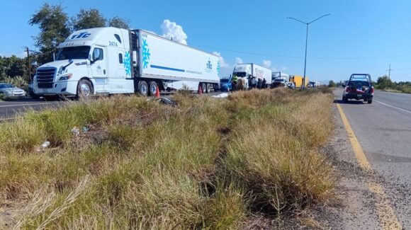 Fiscalía investiga caso del accidente donde murieron tres personas en el ejido Dolores Hidalgo, en Ahome