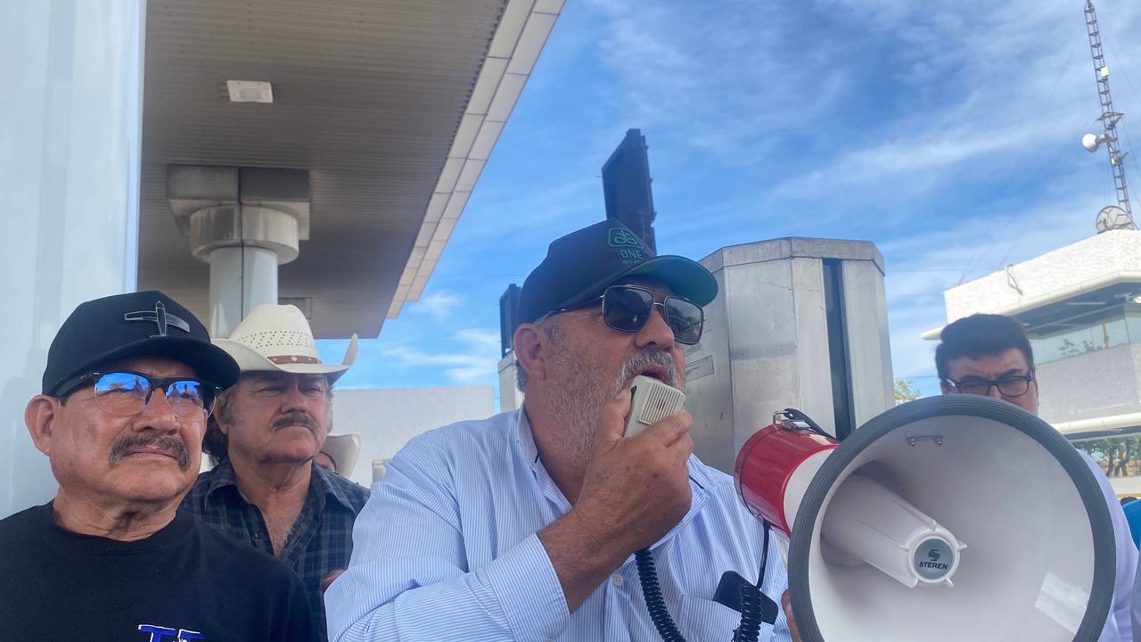 Manifestación de productores en Cuatro Caminos, Guasave