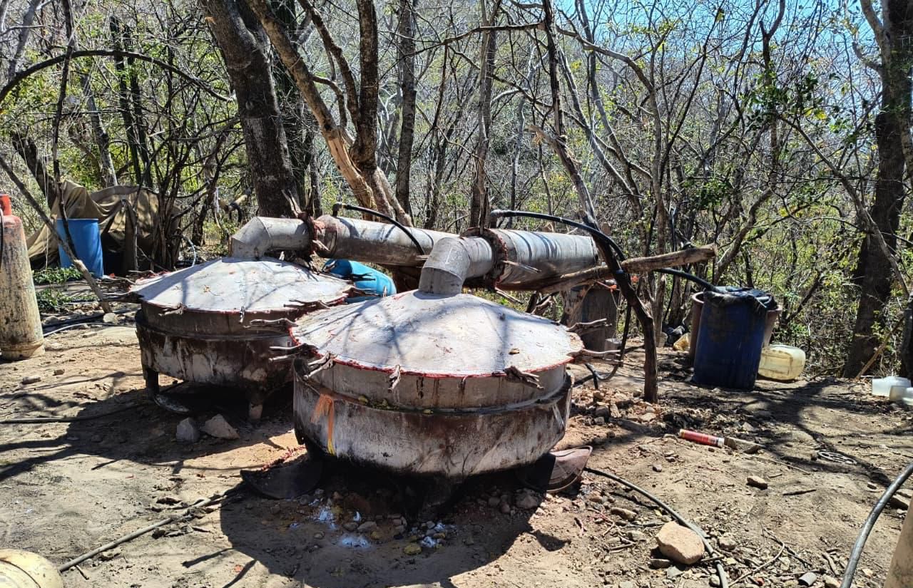 Personal de la Marina desmantela laboratorio clandestino en Cosalá