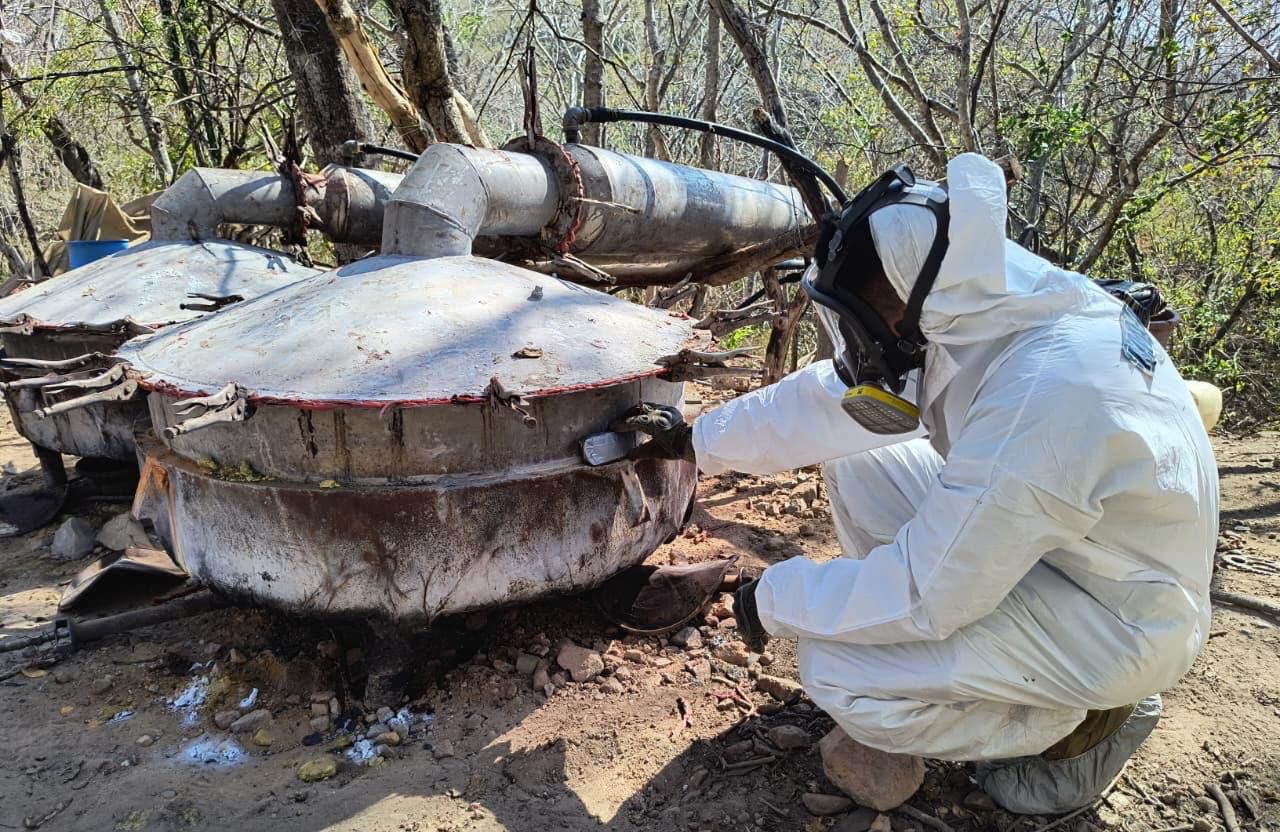 Personal de la Marina desmantela laboratorio clandestino en Cosalá