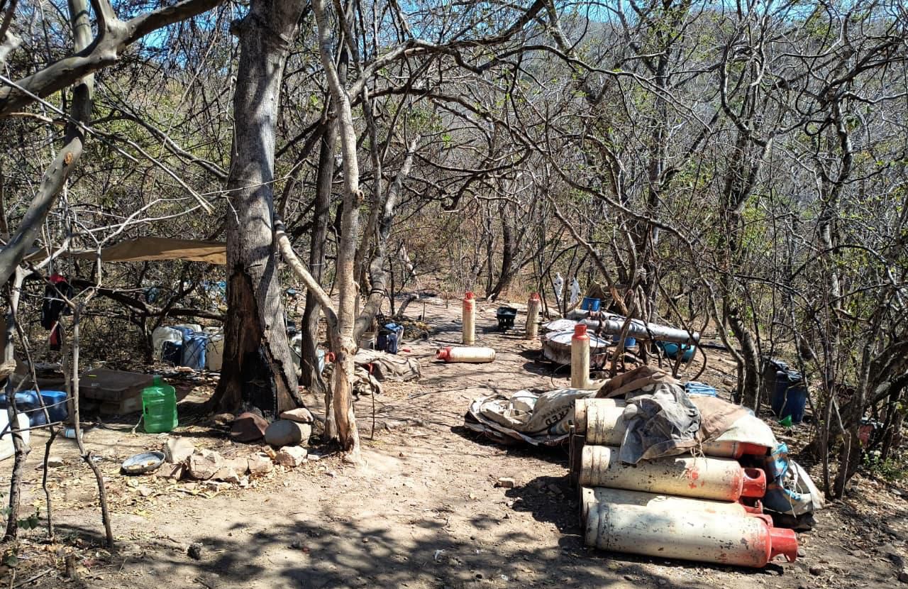 Personal de la Marina desmantela laboratorio clandestino en Cosalá