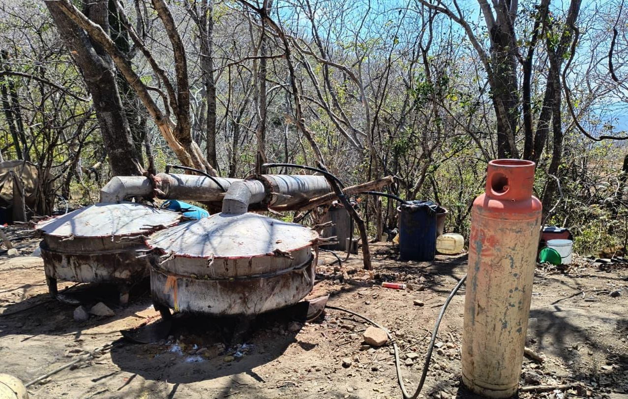 Personal de la Marina desmantela laboratorio clandestino en Cosalá