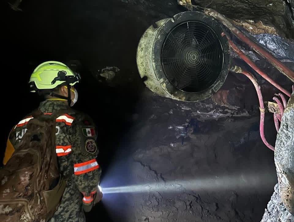 Trabajos de rescate de minero atrapado